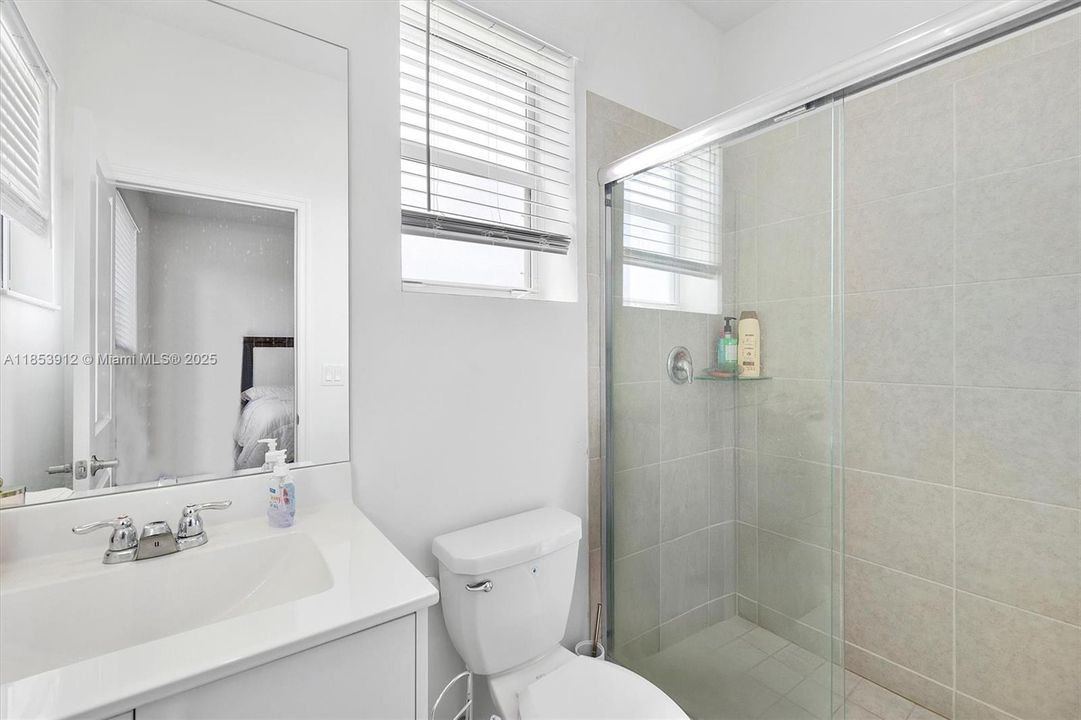 В аренду: $2,400 (3 спален, 2 ванн, 1393 Квадратных фут)