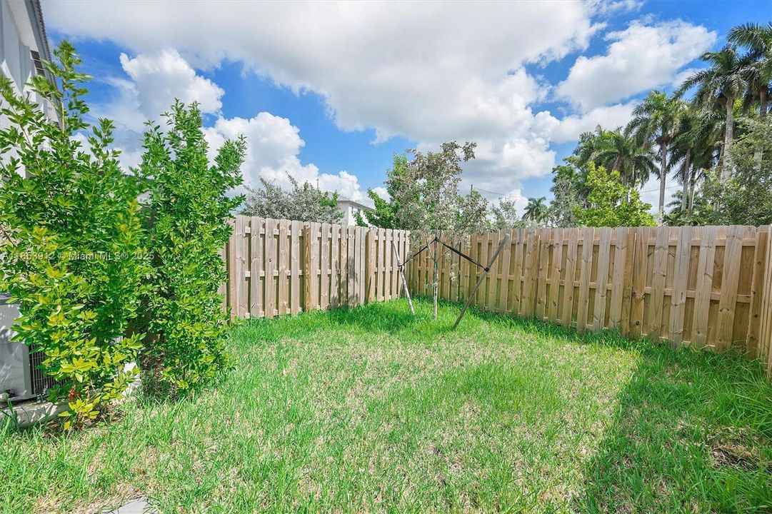 В аренду: $2,400 (3 спален, 2 ванн, 1393 Квадратных фут)