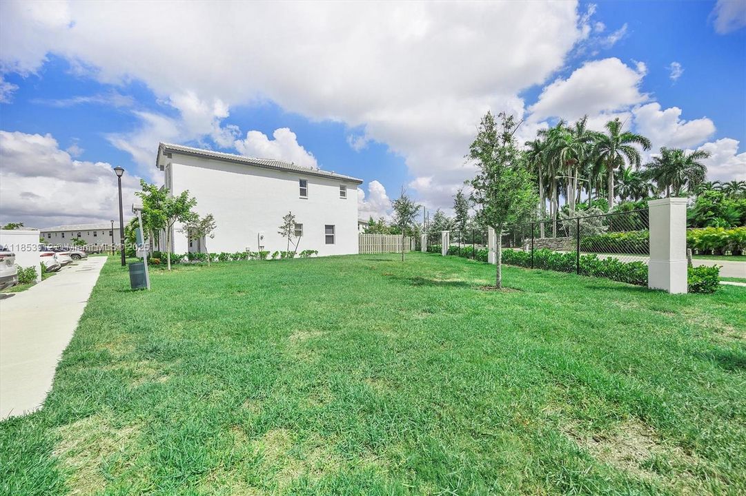 В аренду: $2,400 (3 спален, 2 ванн, 1393 Квадратных фут)