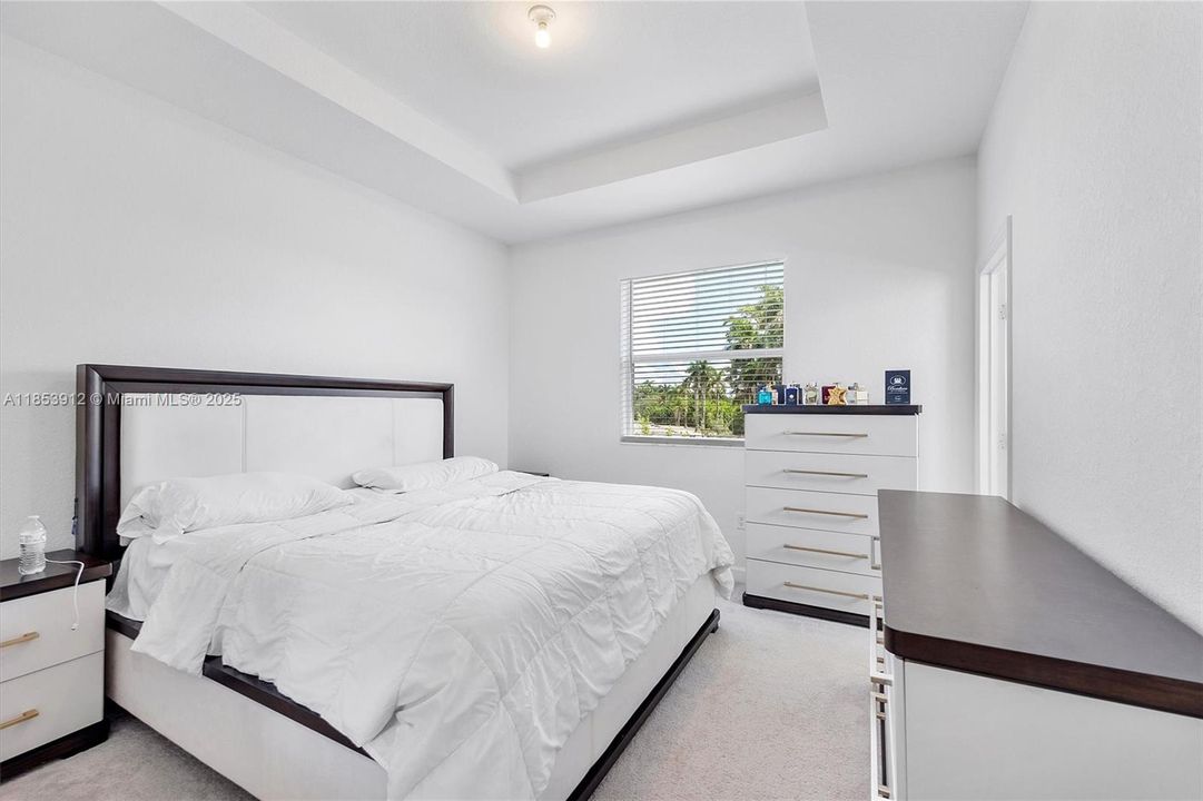 В аренду: $2,400 (3 спален, 2 ванн, 1393 Квадратных фут)