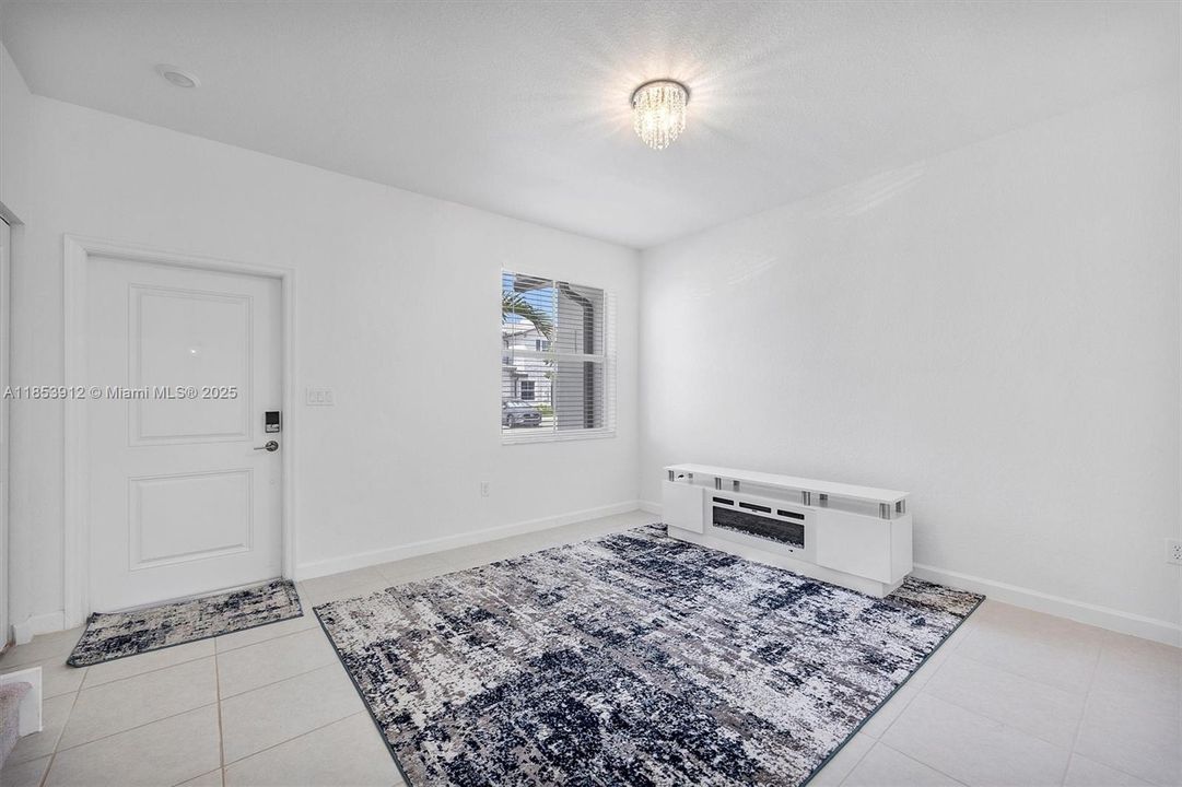 В аренду: $2,400 (3 спален, 2 ванн, 1393 Квадратных фут)