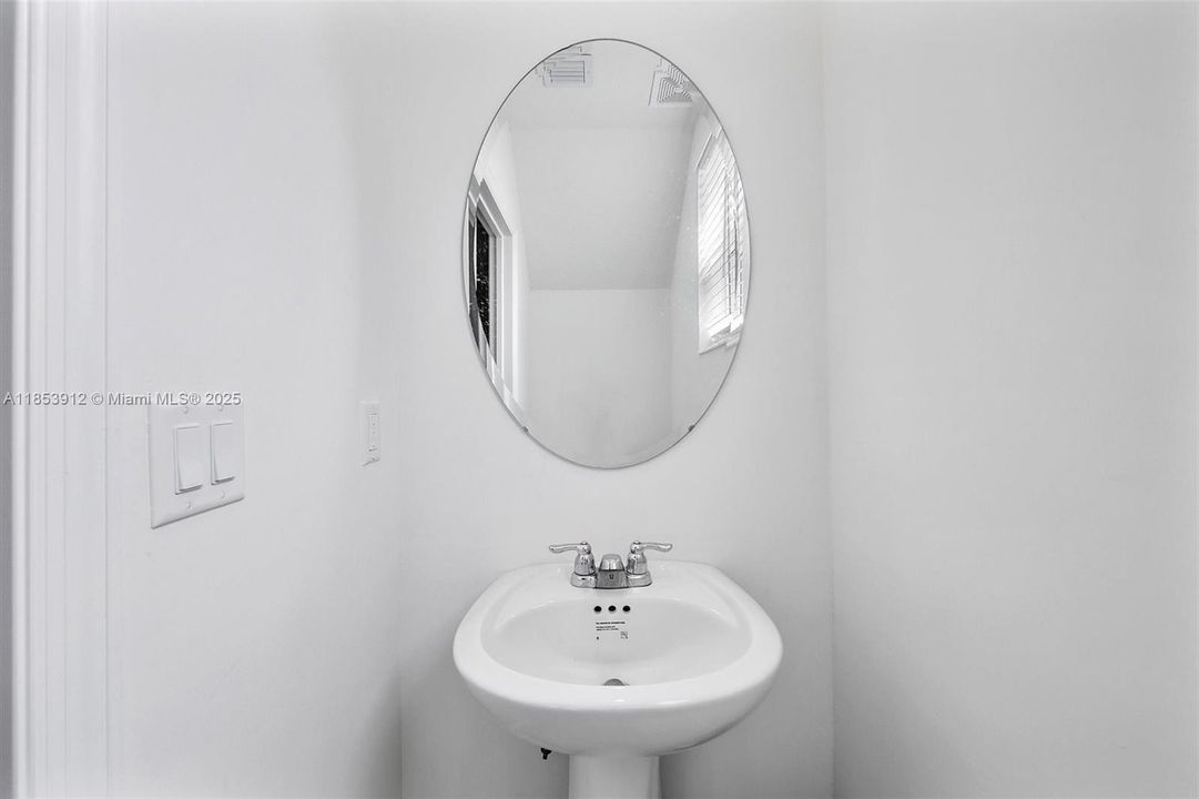 В аренду: $2,400 (3 спален, 2 ванн, 1393 Квадратных фут)