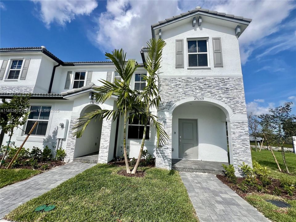 В аренду: $2,400 (3 спален, 2 ванн, 1393 Квадратных фут)