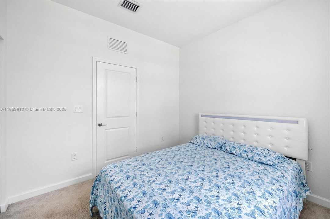 В аренду: $2,400 (3 спален, 2 ванн, 1393 Квадратных фут)