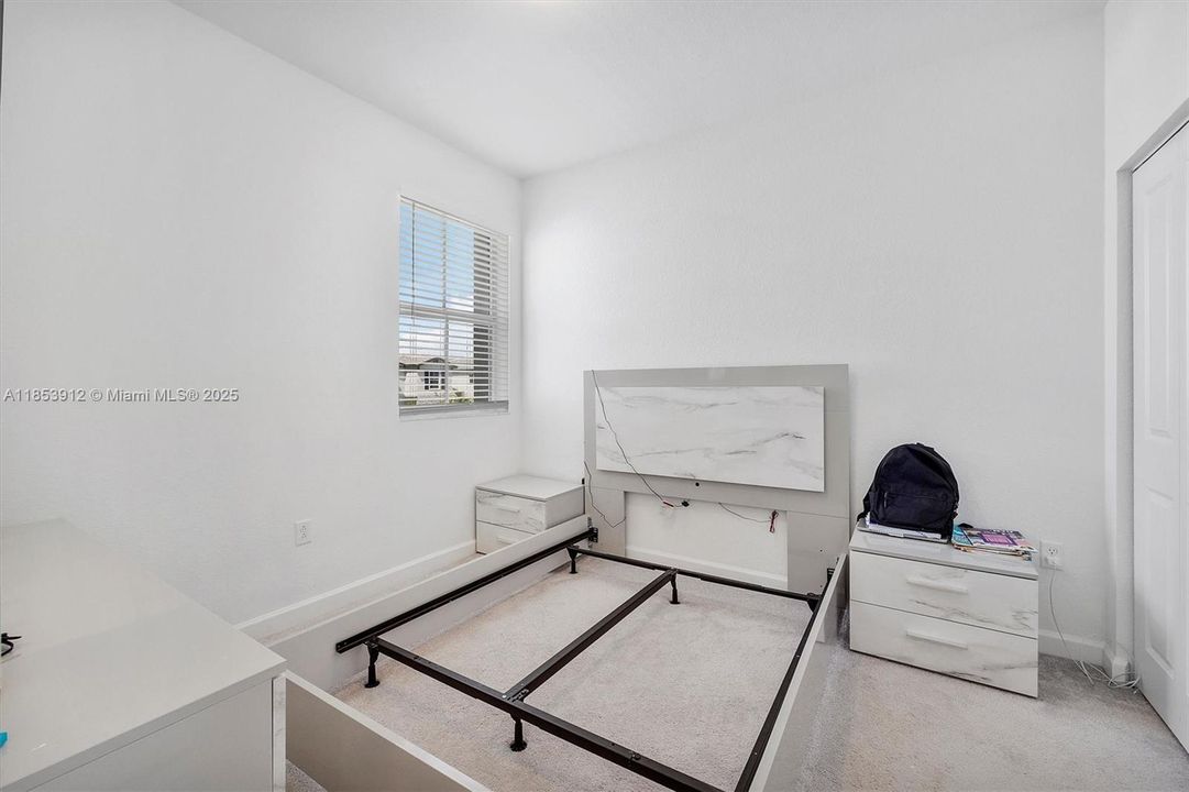 В аренду: $2,400 (3 спален, 2 ванн, 1393 Квадратных фут)