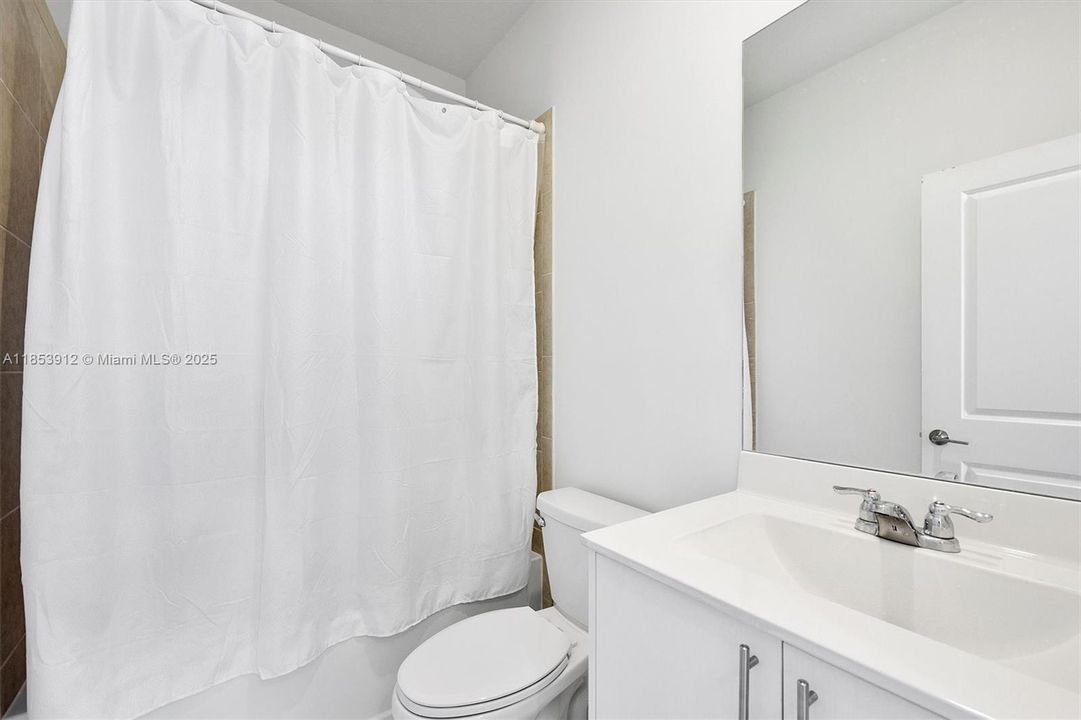 В аренду: $2,400 (3 спален, 2 ванн, 1393 Квадратных фут)