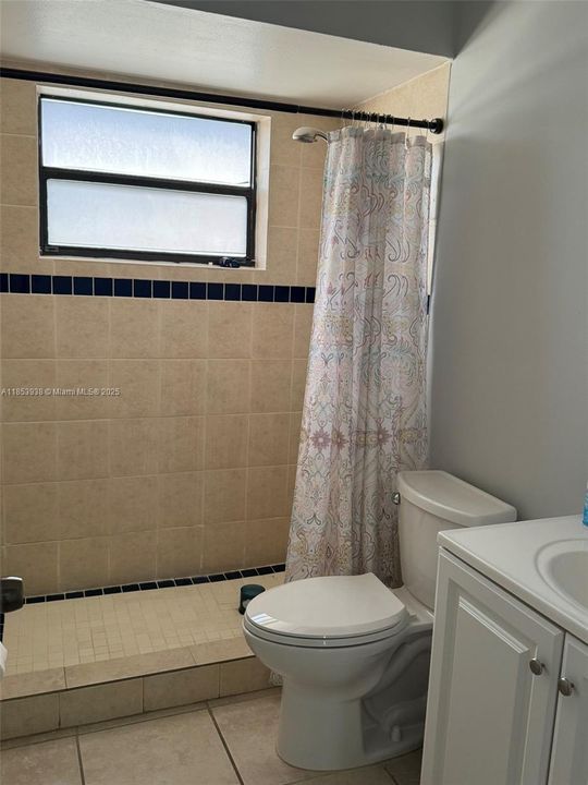 Под контрактом: $429,999 (2 спален, 2 ванн, 1120 Квадратных фут)