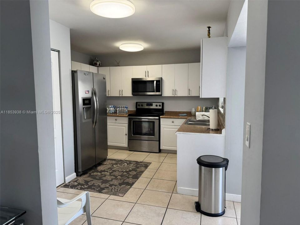 Под контрактом: $429,999 (2 спален, 2 ванн, 1120 Квадратных фут)