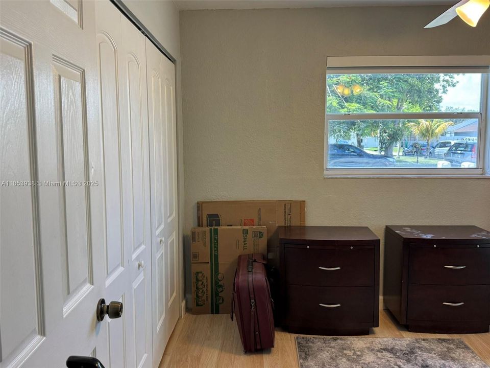 Под контрактом: $429,999 (2 спален, 2 ванн, 1120 Квадратных фут)