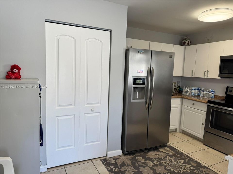 Под контрактом: $429,999 (2 спален, 2 ванн, 1120 Квадратных фут)