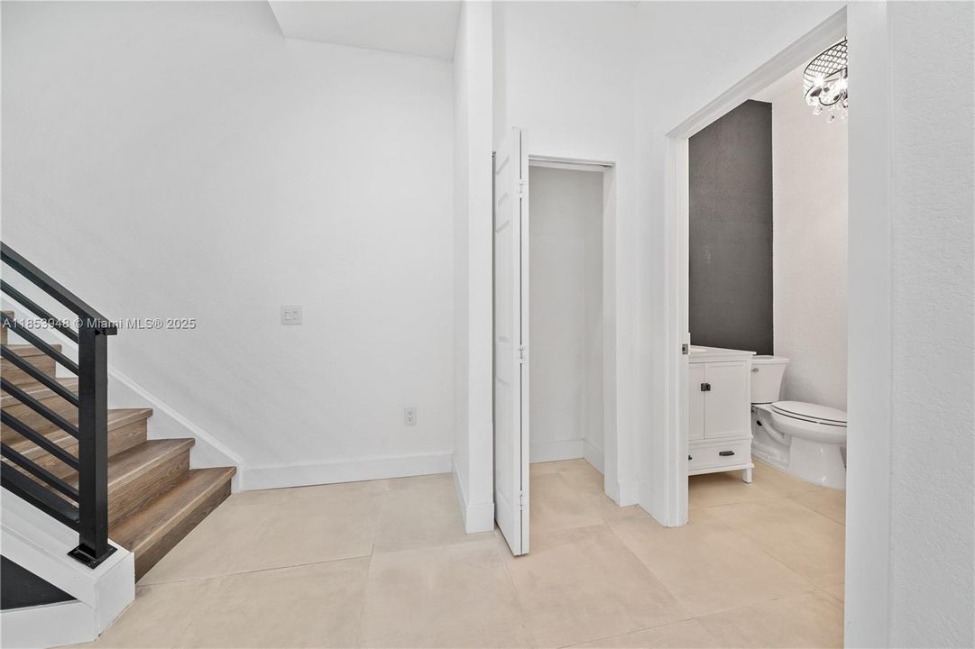 Недавно арендовано: $2,500 (2 спален, 2 ванн, 1431 Квадратных фут)