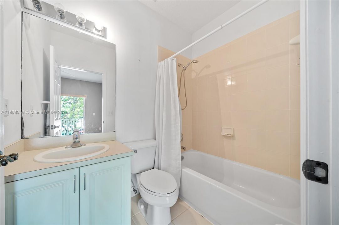 Недавно арендовано: $2,500 (2 спален, 2 ванн, 1431 Квадратных фут)