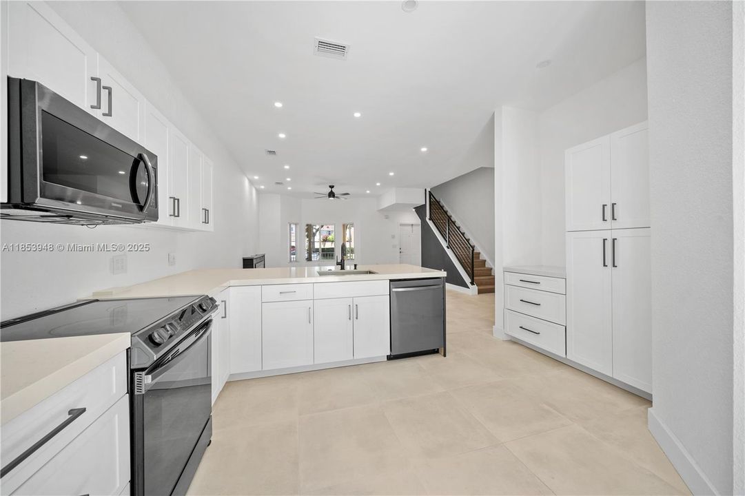 Недавно арендовано: $2,500 (2 спален, 2 ванн, 1431 Квадратных фут)