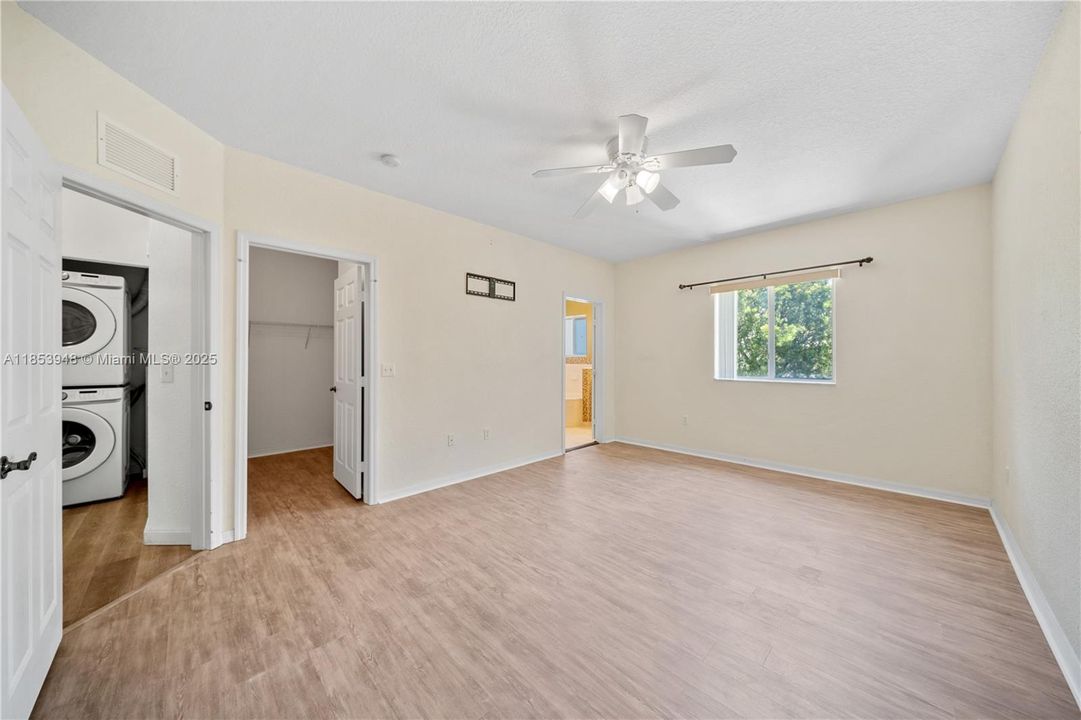 Недавно арендовано: $2,500 (2 спален, 2 ванн, 1431 Квадратных фут)