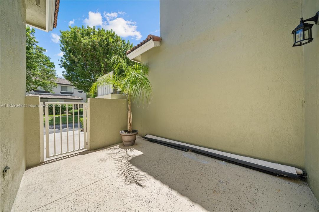 Недавно арендовано: $2,500 (2 спален, 2 ванн, 1431 Квадратных фут)