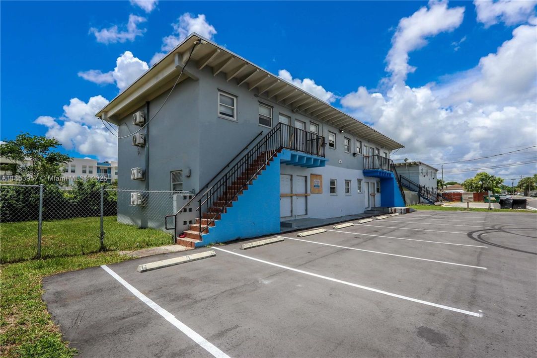 На продажу: $2,400,000 (0 спален, 0 ванн, 0 Квадратных фут)