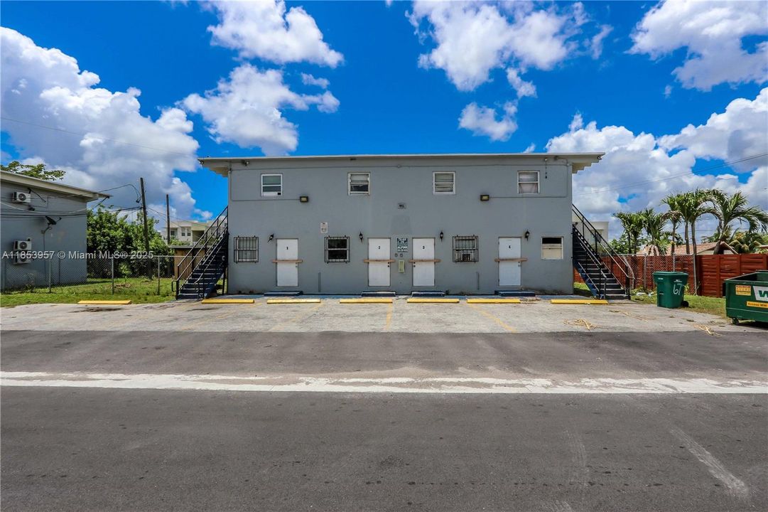 На продажу: $2,400,000 (0 спален, 0 ванн, 0 Квадратных фут)