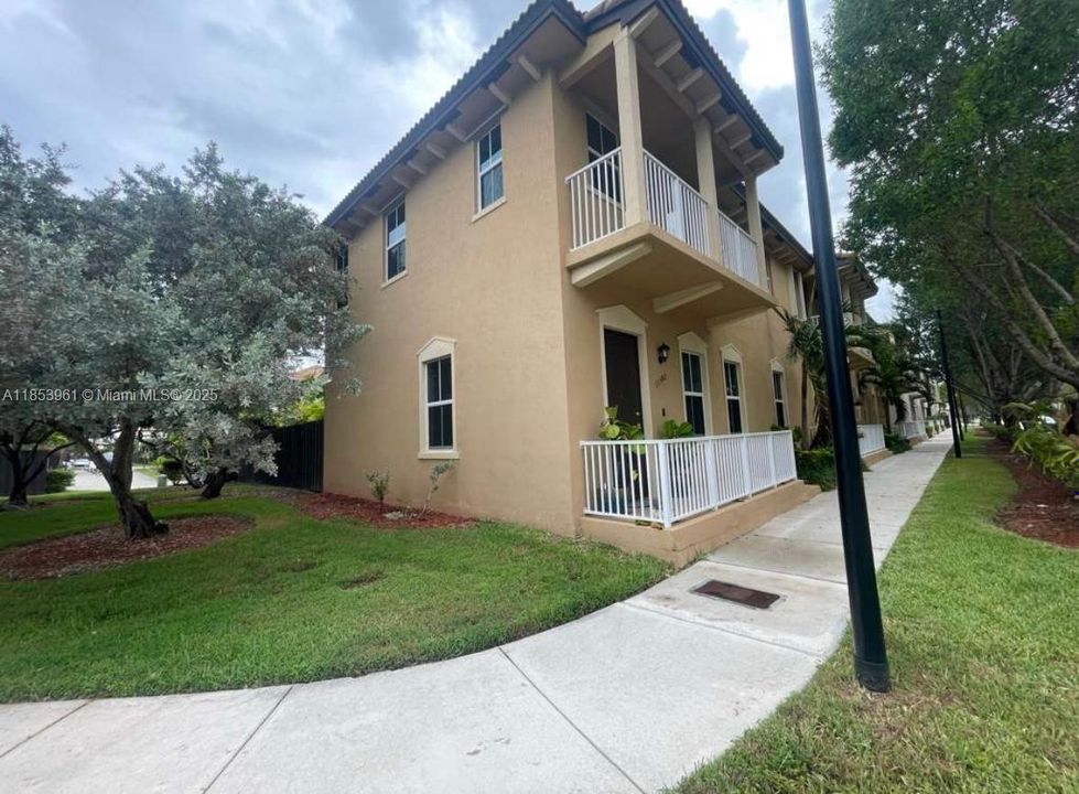 Недавно продано: $439,900 (4 спален, 3 ванн, 1674 Квадратных фут)