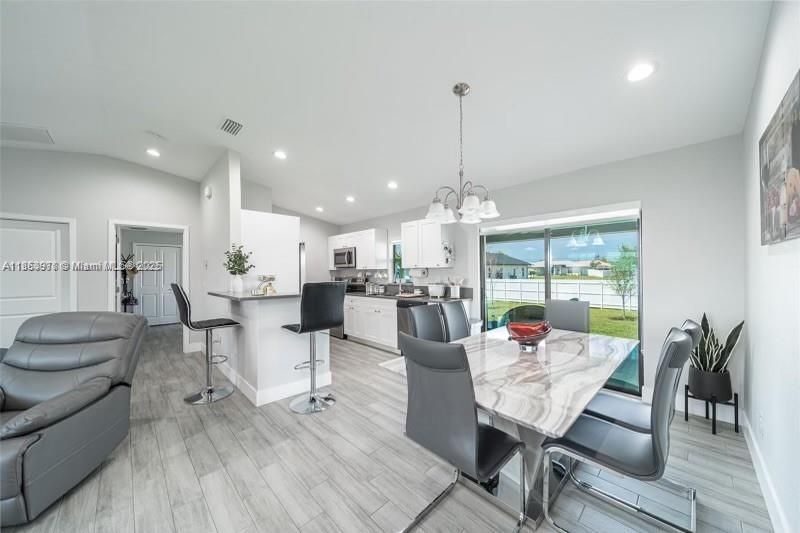 出租: $2,150 (3 贝兹, 2 浴室, 0 平方英尺)