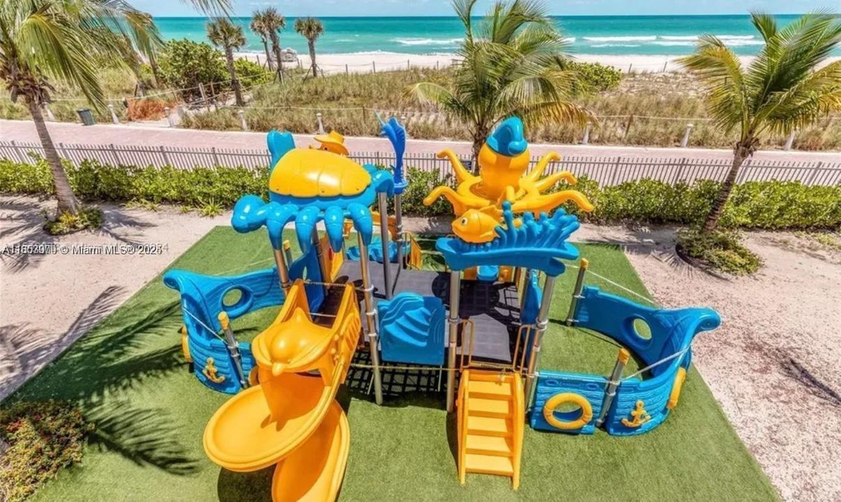 Недавно продано: $395,000 (2 спален, 2 ванн, 1360 Квадратных фут)