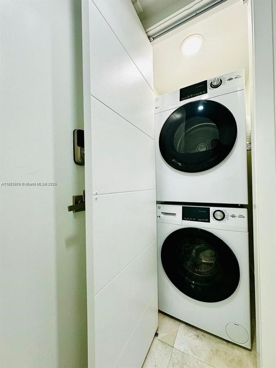 Недавно продано: $395,000 (2 спален, 2 ванн, 1360 Квадратных фут)