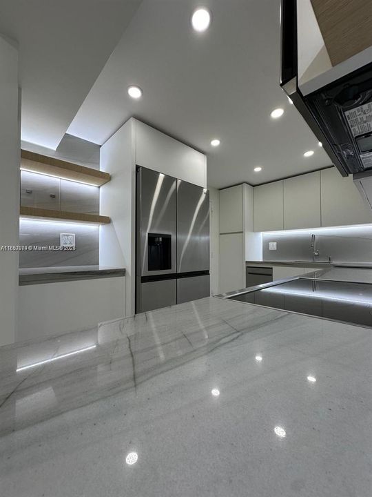 Недавно продано: $395,000 (2 спален, 2 ванн, 1360 Квадратных фут)