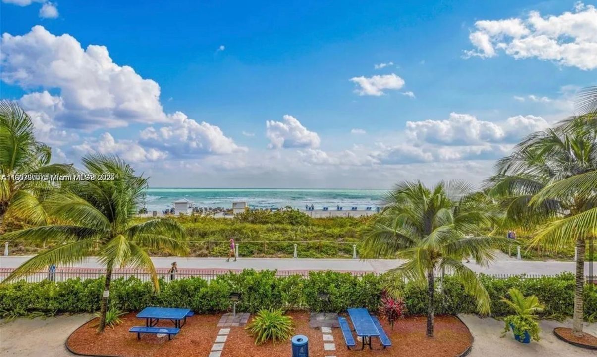 Недавно продано: $395,000 (2 спален, 2 ванн, 1360 Квадратных фут)