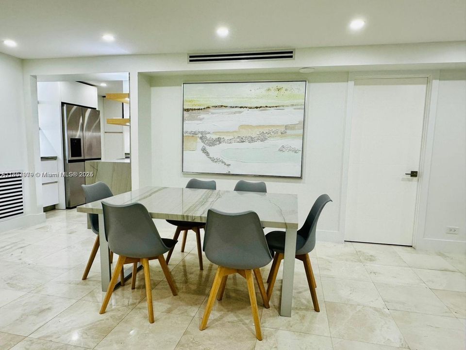 Недавно продано: $395,000 (2 спален, 2 ванн, 1360 Квадратных фут)