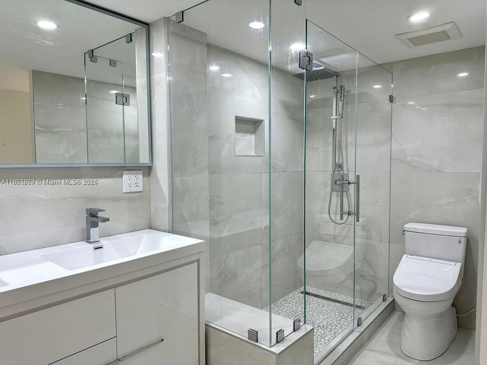 Недавно продано: $395,000 (2 спален, 2 ванн, 1360 Квадратных фут)