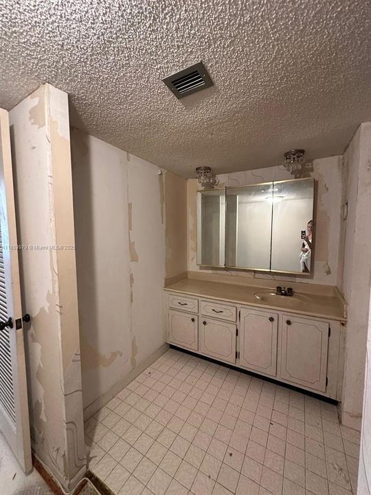 Недавно продано: $395,000 (2 спален, 2 ванн, 1360 Квадратных фут)