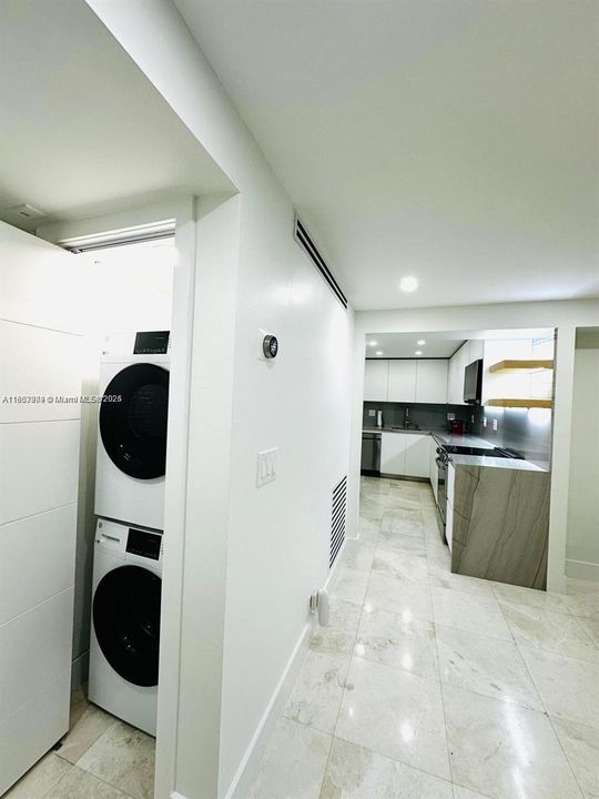 Недавно продано: $395,000 (2 спален, 2 ванн, 1360 Квадратных фут)