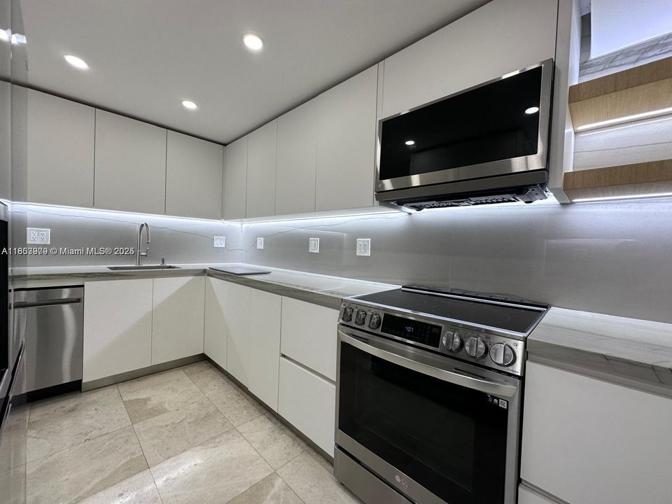 Недавно продано: $395,000 (2 спален, 2 ванн, 1360 Квадратных фут)