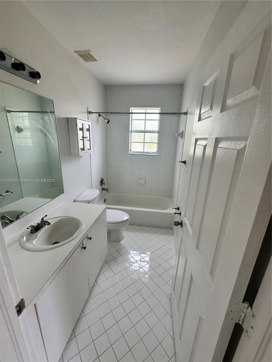 В аренду: $2,000 (3 спален, 2 ванн, 1062 Квадратных фут)