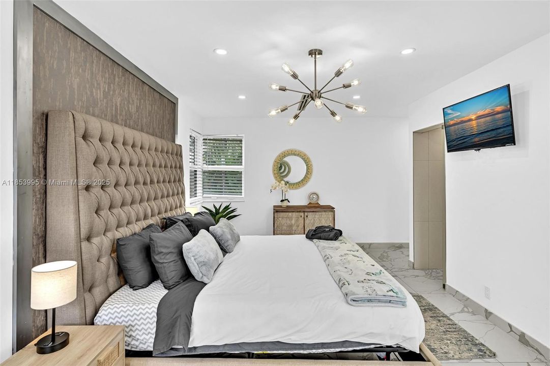 Active With Contract: $2,350,000 (5 beds, 4 baths, 2504 Square Feet)