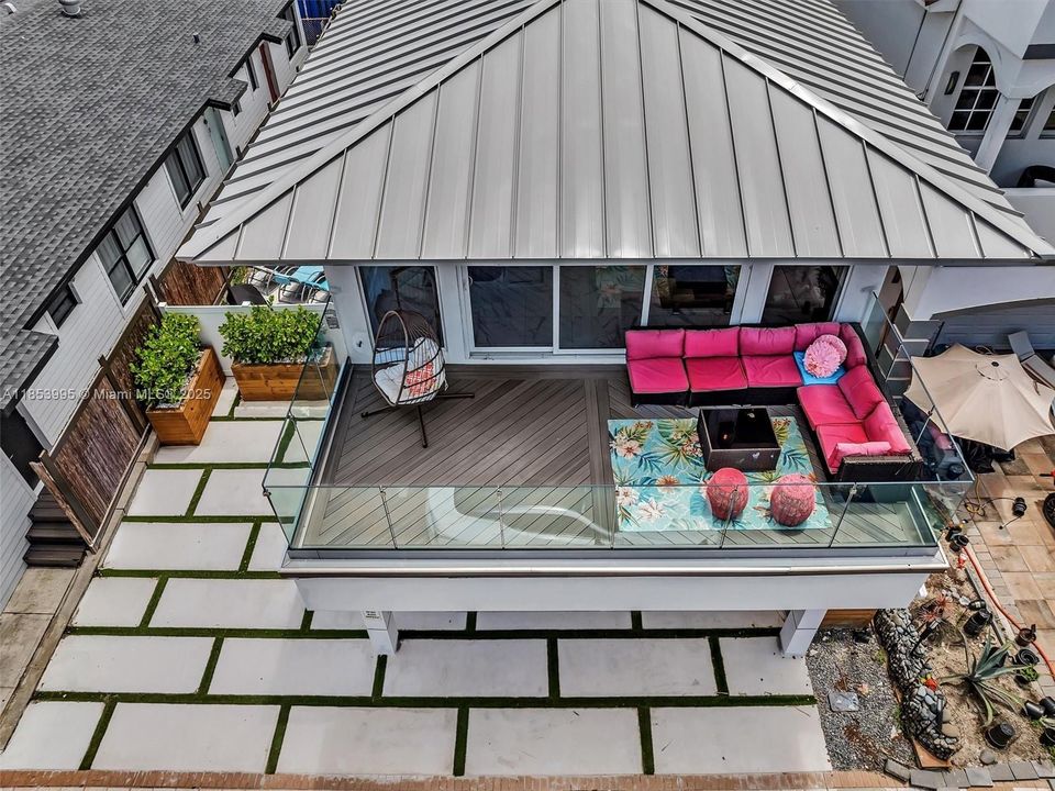 Active With Contract: $2,350,000 (5 beds, 4 baths, 2504 Square Feet)