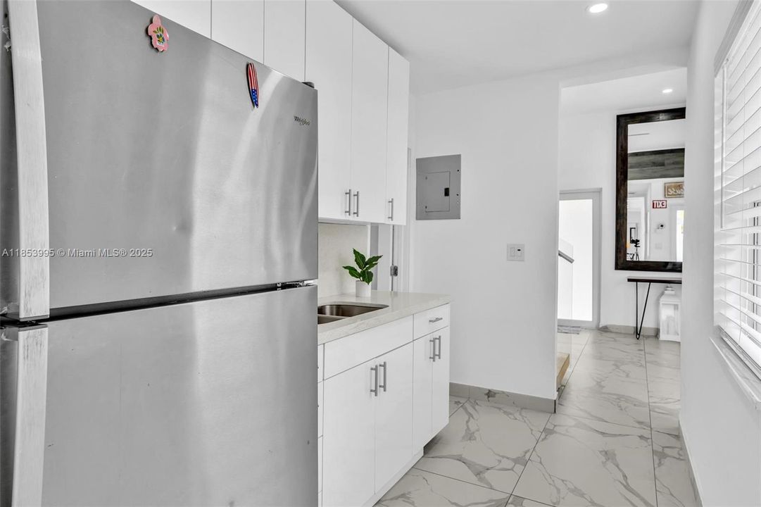 Active With Contract: $2,350,000 (5 beds, 4 baths, 2504 Square Feet)