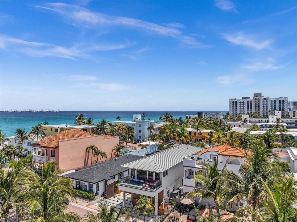 Active With Contract: $2,350,000 (5 beds, 4 baths, 2504 Square Feet)