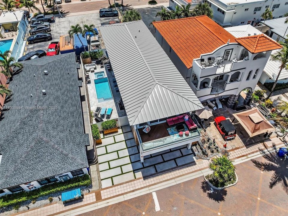 Active With Contract: $2,350,000 (5 beds, 4 baths, 2504 Square Feet)