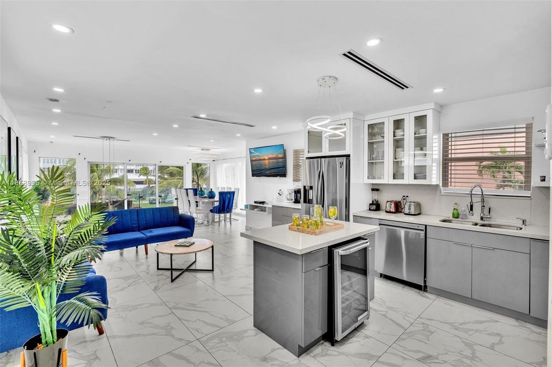 Active With Contract: $2,350,000 (5 beds, 4 baths, 2504 Square Feet)