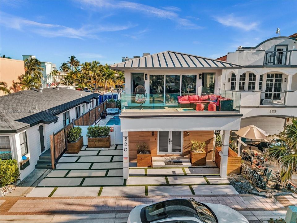 Active With Contract: $2,350,000 (5 beds, 4 baths, 2504 Square Feet)