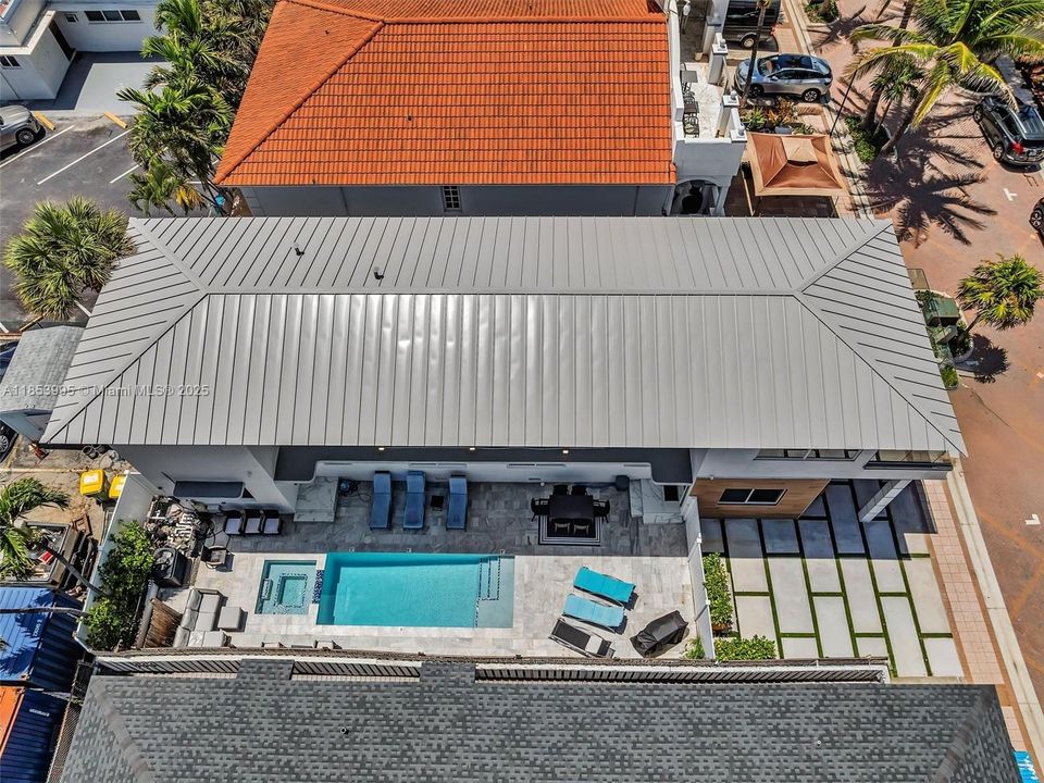 Active With Contract: $2,350,000 (5 beds, 4 baths, 2504 Square Feet)