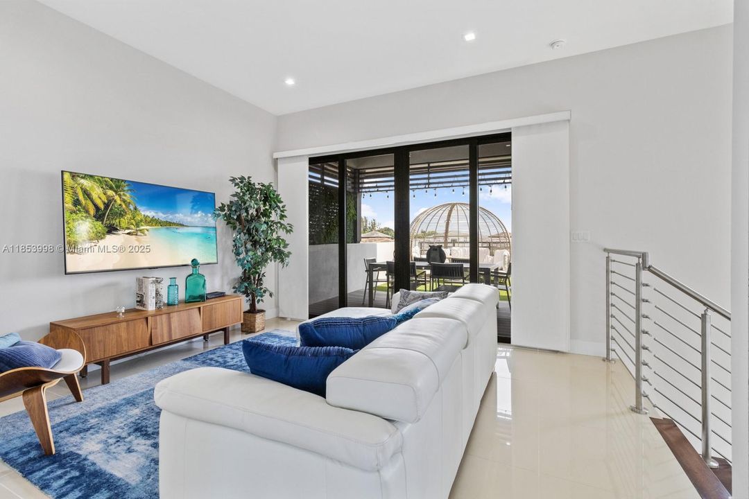 Recently Rented: $6,500 (4 beds, 4 baths, 2631 Square Feet)