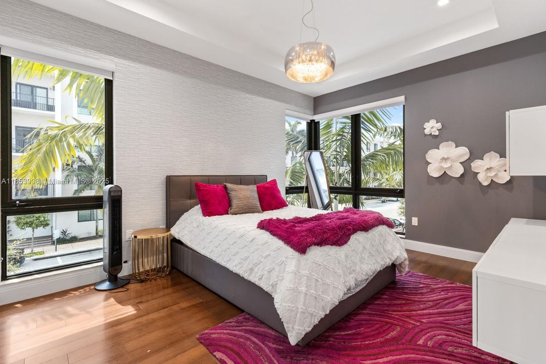 Recently Rented: $6,500 (4 beds, 4 baths, 2631 Square Feet)