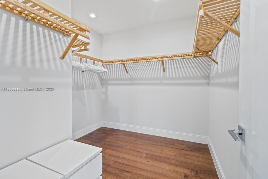 Recently Rented: $6,500 (4 beds, 4 baths, 2631 Square Feet)