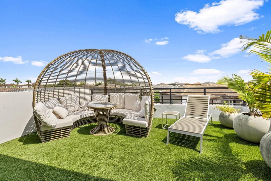 Recently Rented: $6,500 (4 beds, 4 baths, 2631 Square Feet)