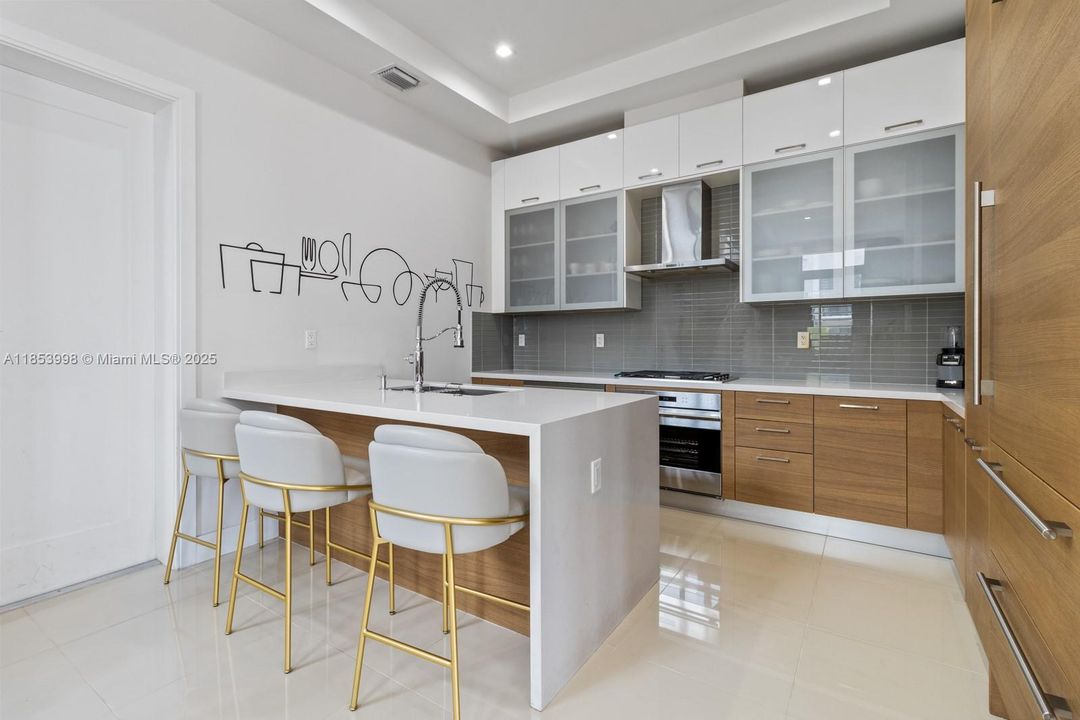 Recently Rented: $6,500 (4 beds, 4 baths, 2631 Square Feet)