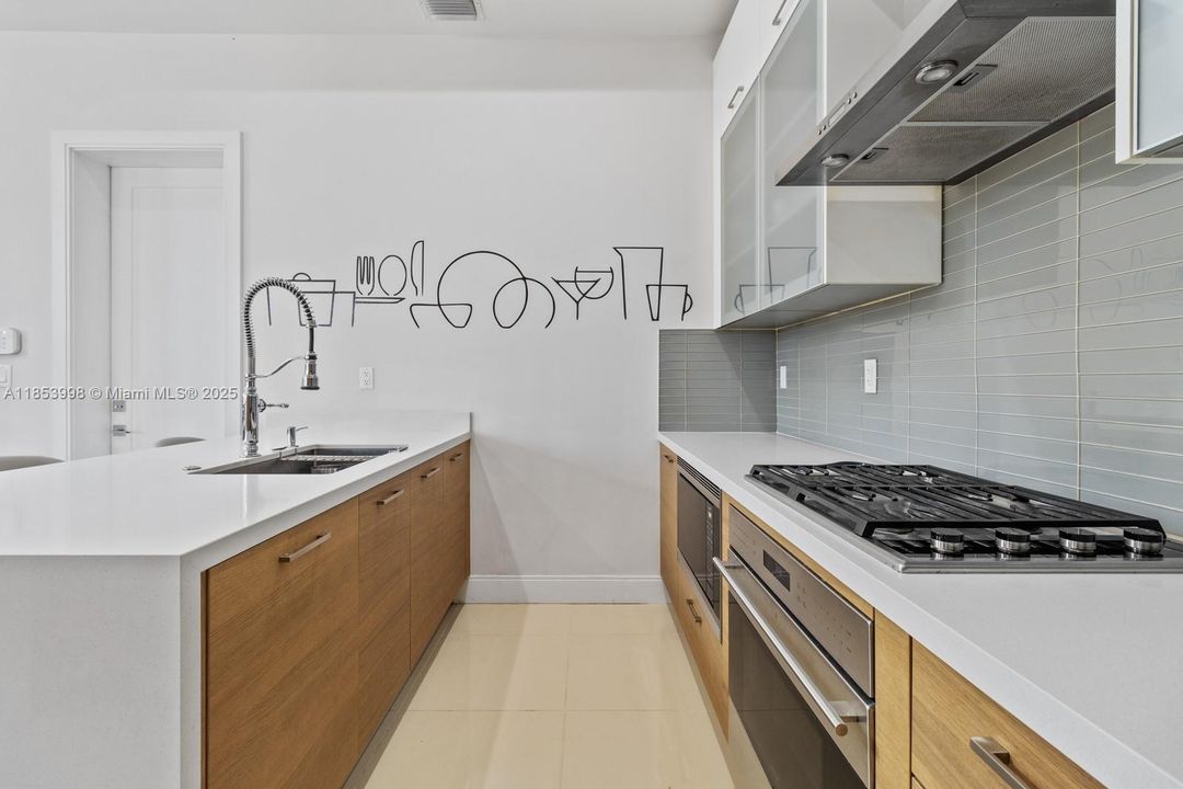 Recently Rented: $6,500 (4 beds, 4 baths, 2631 Square Feet)