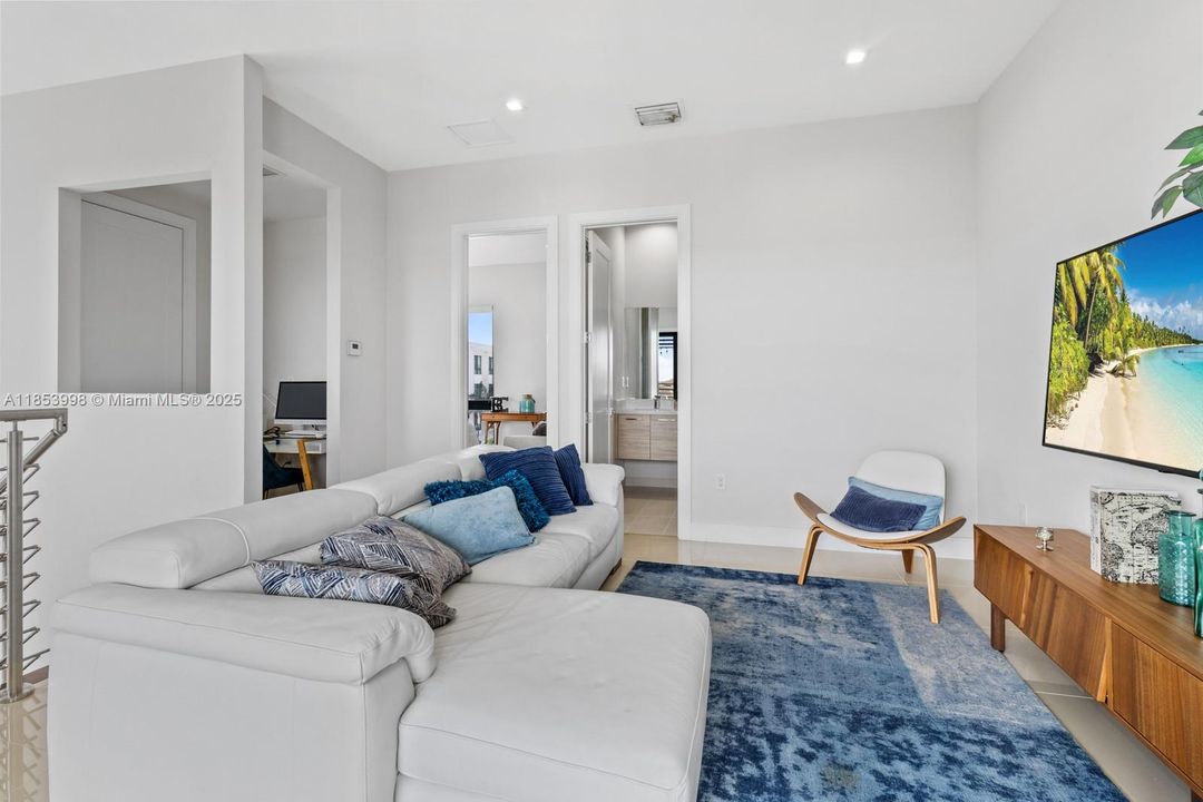 Recently Rented: $6,500 (4 beds, 4 baths, 2631 Square Feet)