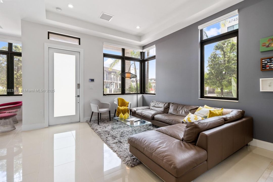 Recently Rented: $6,500 (4 beds, 4 baths, 2631 Square Feet)