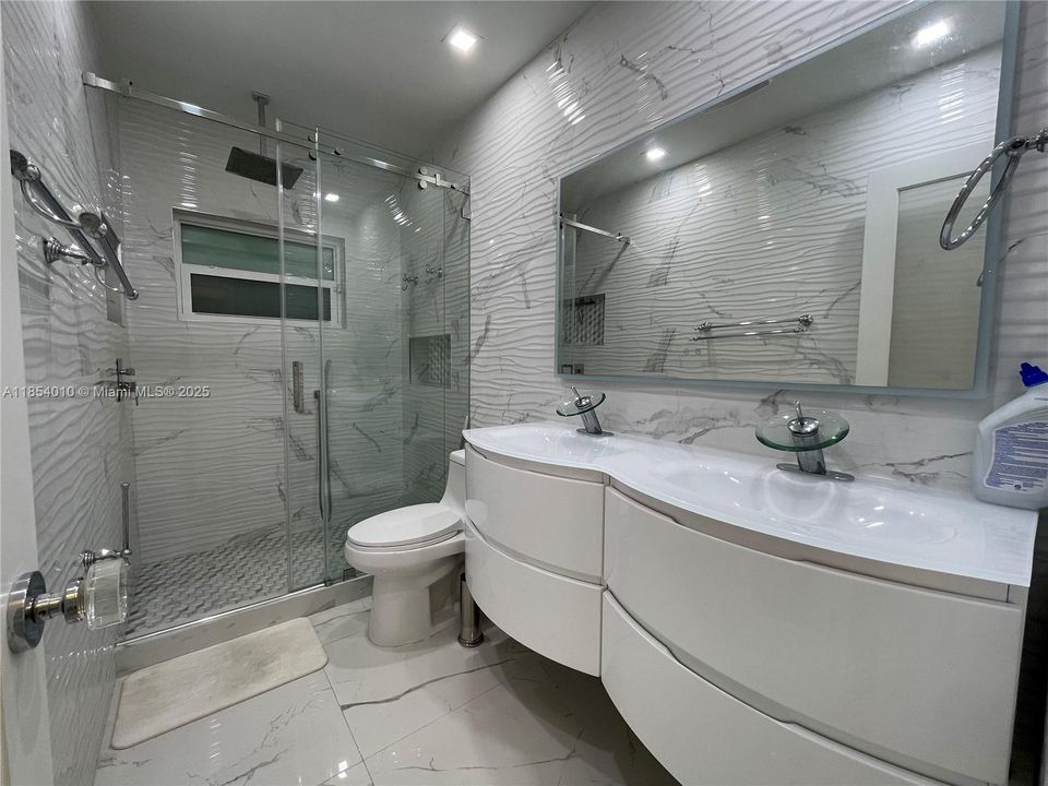 Недавно арендовано: $3,590 (3 спален, 1 ванн, 1100 Квадратных фут)